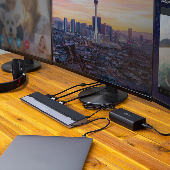 USB-C® Triple Display Docking Station With 100W PD Adapter - EU