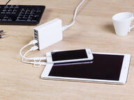 6-paikkainen USB-laturi